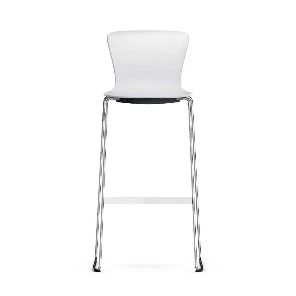 se:spot stool – Barhocker – Hochstuhl mit weißer Sitzfläche und verchromtem Gestell, frontal abgebildet.