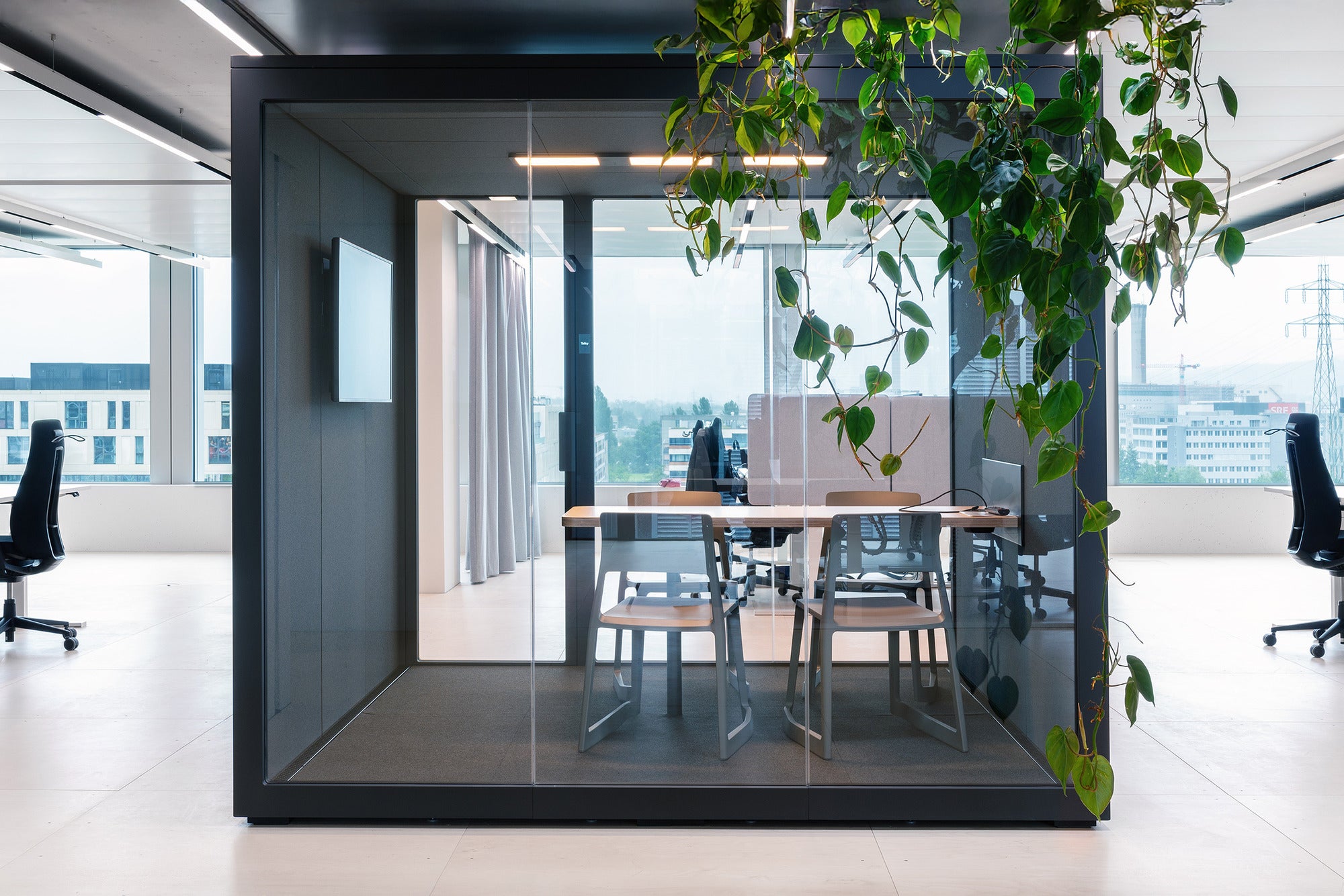 Talky L75 als Sitzungszimmer in einer Bürolandschaft