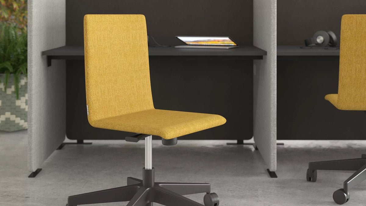 Bürodrehstuhl Moon mit Schreibtischen My Space, Raumbild