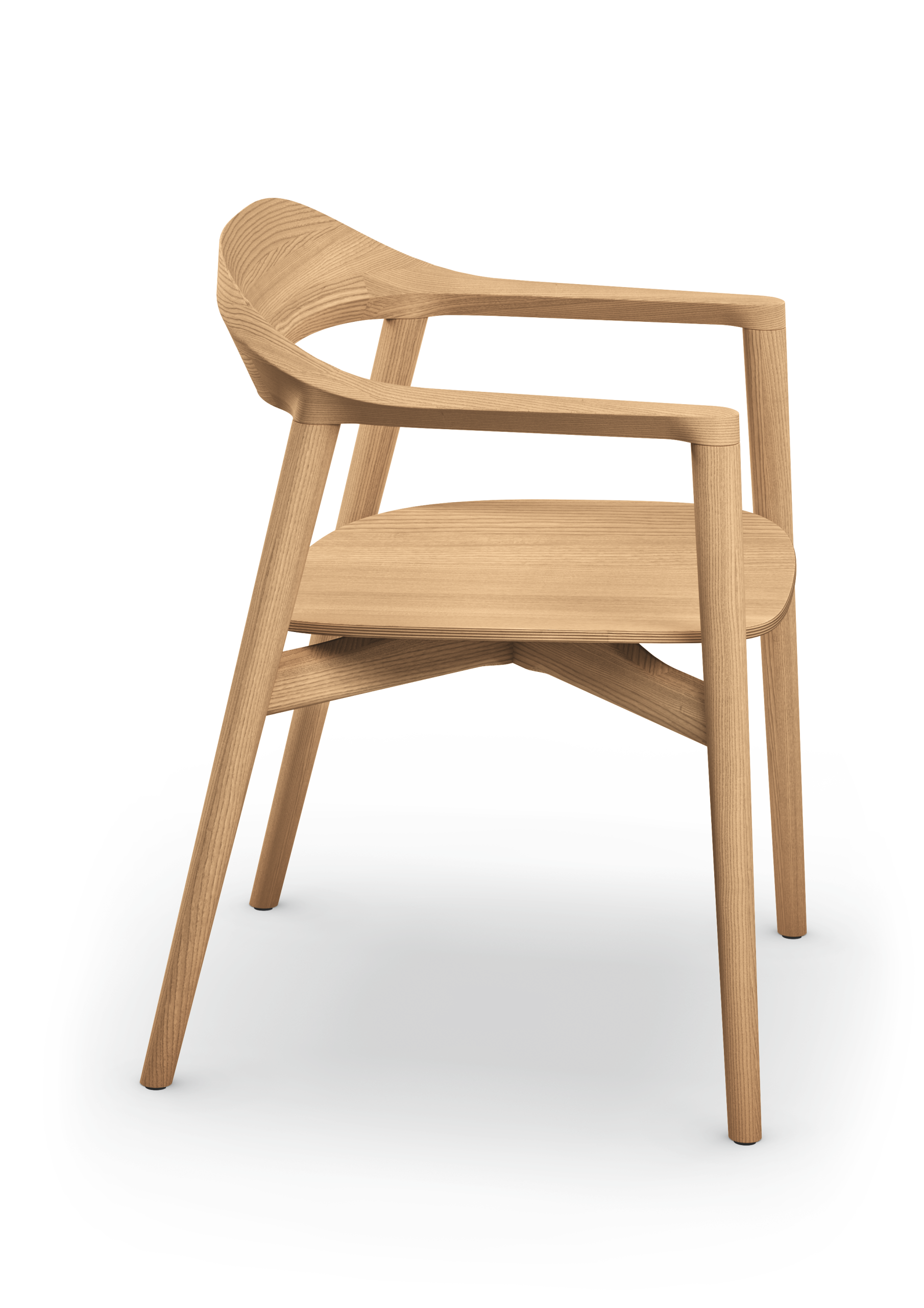 se:café wooden chair – Lounge Stuhl – Bürostuhl aus hellem Holz mit Armlehnen und einer geschwungenen Rückenlehne, auf einem weissen Hintergrund.