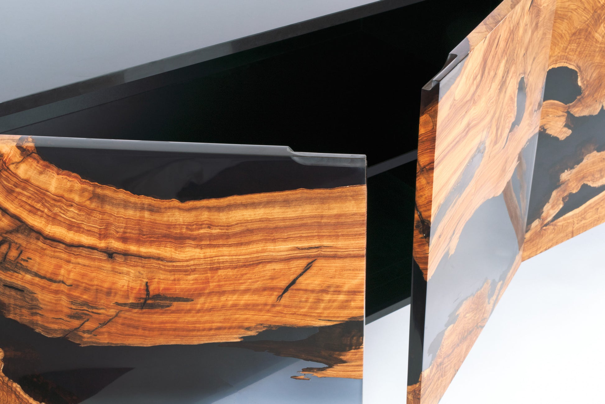 Comes Kommode - Primo Vero - Sideboard - Epoxidharz - Epoxy - Schweiz