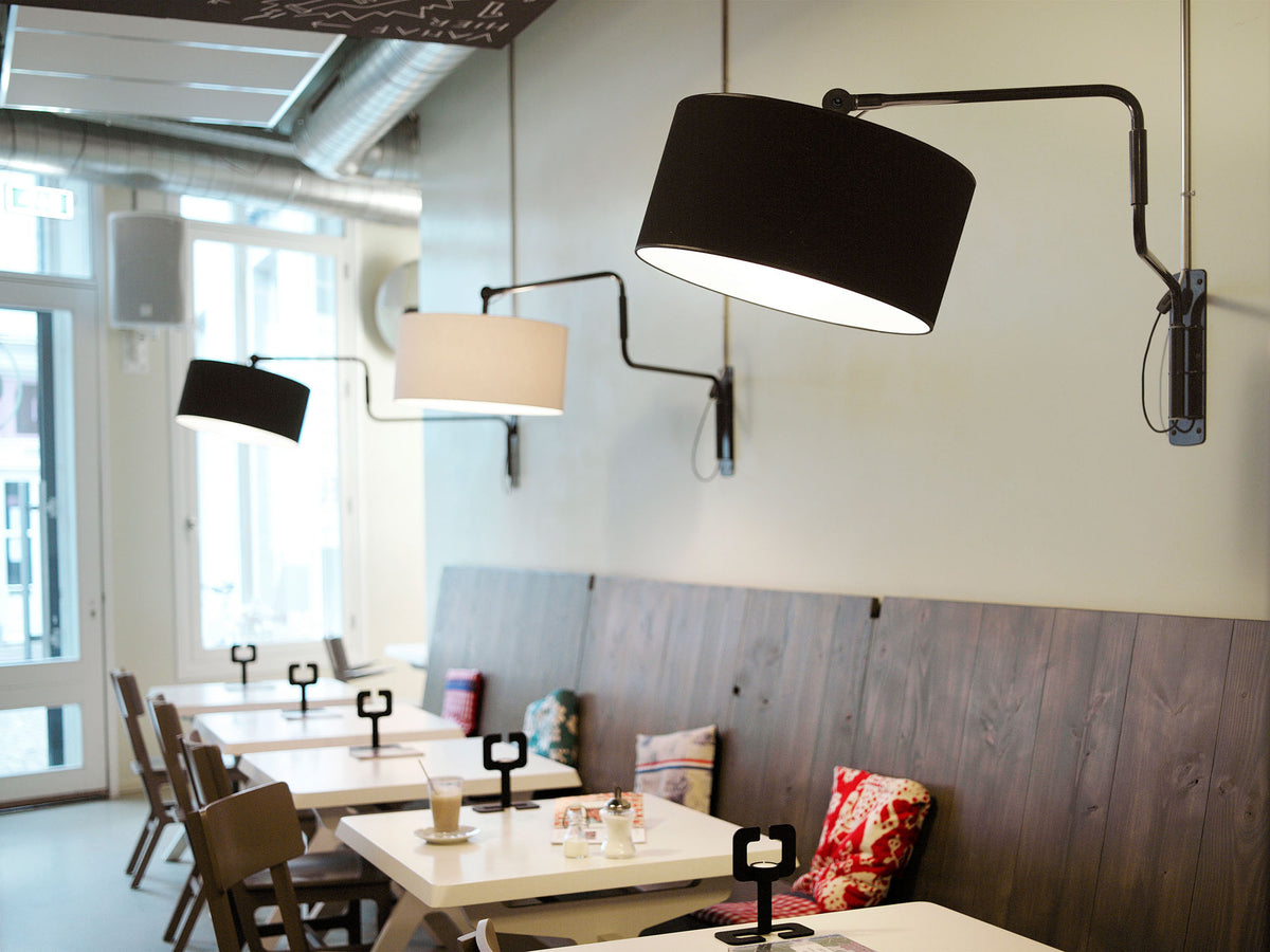 Wandleuchten Swivel Wall in einem Café